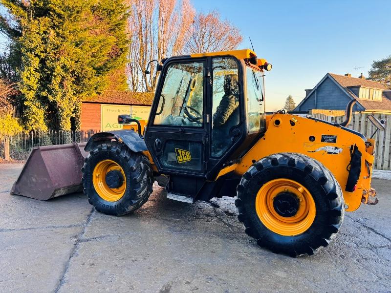 JCB 526-56 4WD TELEHANDLER *AG SPEC, YEAR 2009* C/W BUCKET  