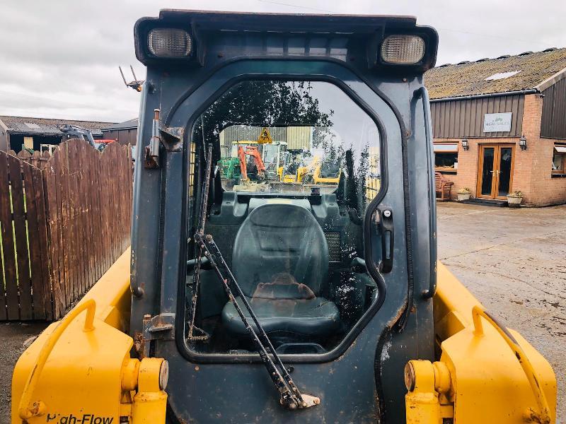 GEHL 4640 TURBO SKIDSTEER C/W HIGH FLOW * ONLY 3288 HOURS