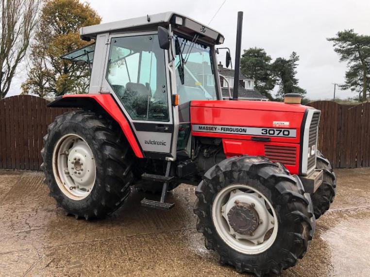 MASSEY FERGUSON 3070 4WD TRACTOR ** ONLY 4858 HOURS