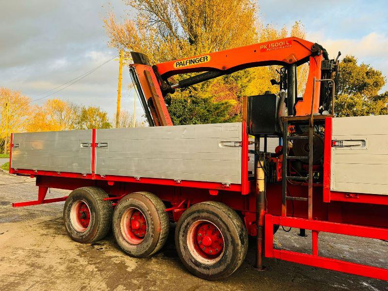 TRI-AXLE FLAT BED TRAILER C/W PALFINGER 15001L CRANE *VIDEO*