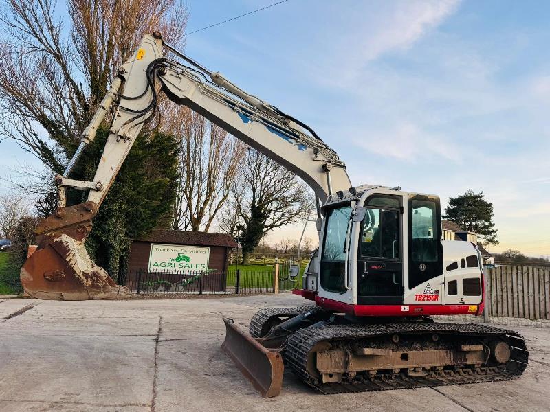 TAKEUCHI TB2150R EXCAVATOR *YEAR 2018, 5851 HOURS* C/W BLADE & PIPPED FOR GRAB