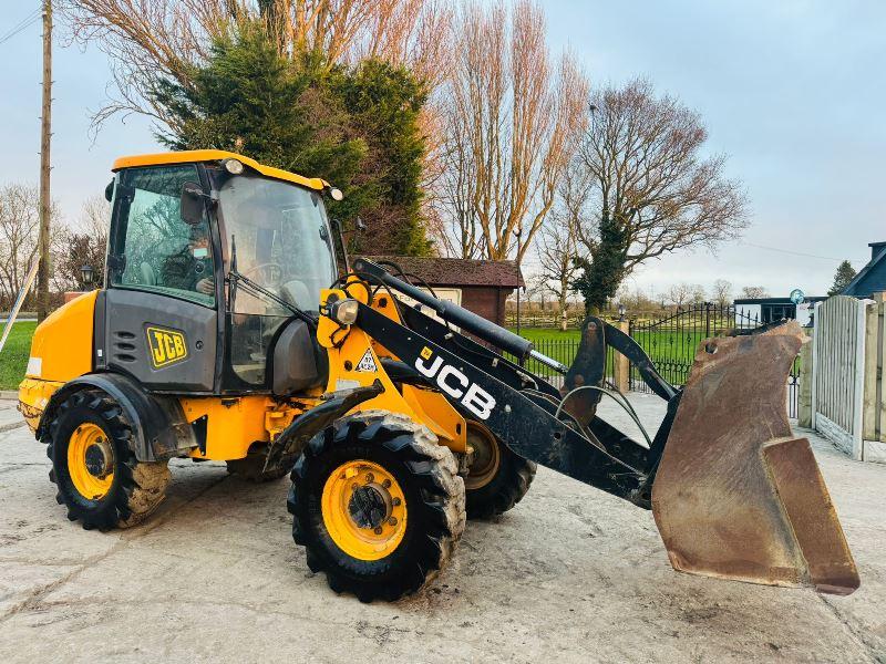 JCB 406 4WD LOADING SHOVEL *YEAR 2011, 4760 HOURS* C/W BUCKET