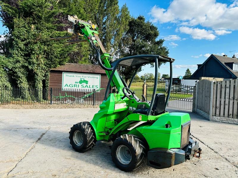 AVANT 635 4WD LOADING SHOVEL *YEAR 2011, ONLY 1374 HOURS* C/W PALLET TINES