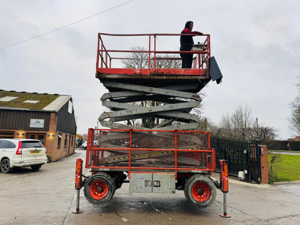 SKYJACK SJ7135 SCISSOR LIFT *12V*10.7M DRIVE REACH*