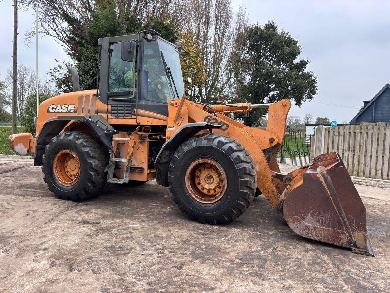 CASE 621D 4WD LOADING SHOVEL C/W BUCKET 