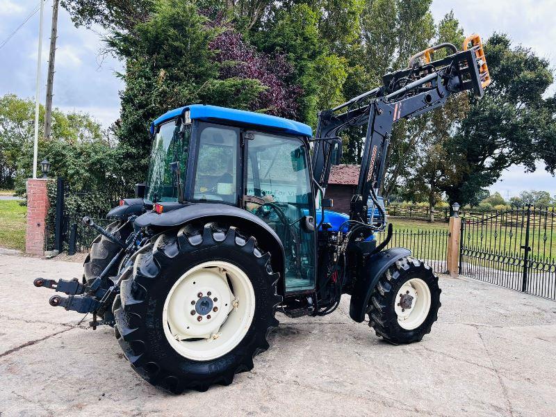 NEW HOLLAND TN55S 4WD TRACTOR C/W FRONT LOADER & BALE CLAMP *VIDEO*