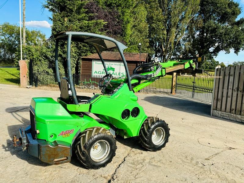 AVANT 635 4WD LOADING SHOVEL *YEAR 2011, ONLY 1374 HOURS* C/W PALLET TINES