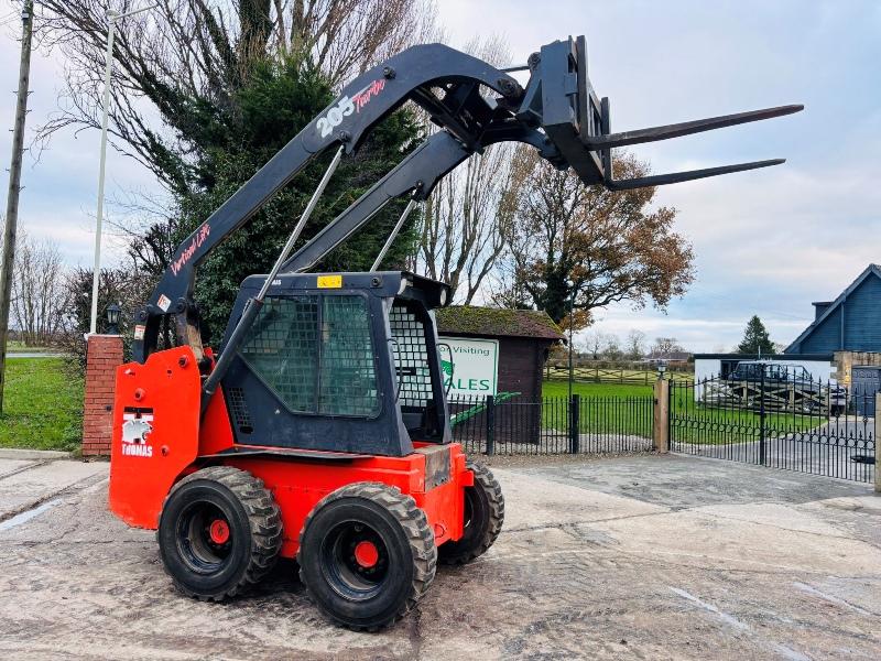 THOMAS 205 TURBO VERTICLE LIFT SKIDSTEER *HIGH FLOW* C/W PALLET TINES *VIDEO*