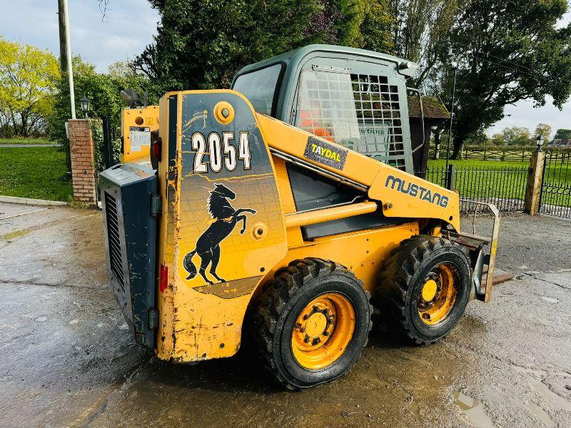 MUSTANG 2054 HIGH-FLOW SKIDSTEER *YEAR 2011, 1683 HOURS* C/W PALLET TINES *VIDEO*