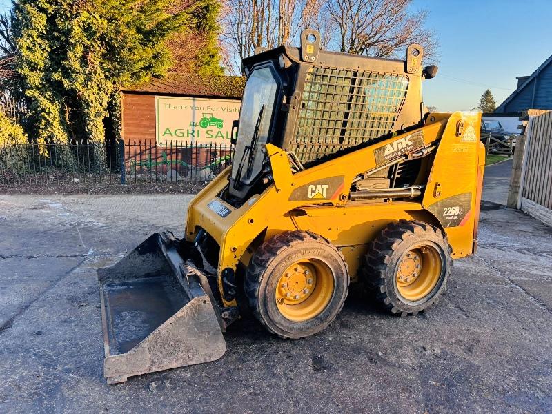 CATERPILLAR 226B3 HIGH FLOW SKIDSTEER *YEAR 2013, 784 HOURS* C/W BUCKET 