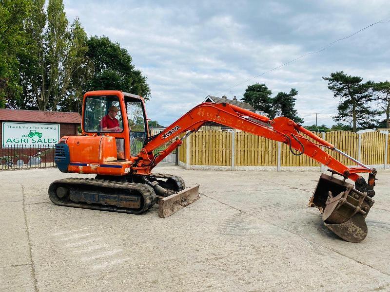 KUBOTA KO - 40 EXCAVATOR * ONLY 3630 HOURS * C/W QUICK HITCH ...