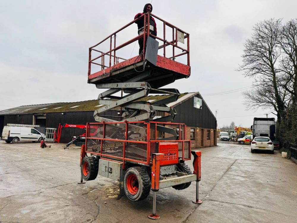 SKYJACK SJ7135 SCISSOR LIFT *12V*10.7M DRIVE REACH*