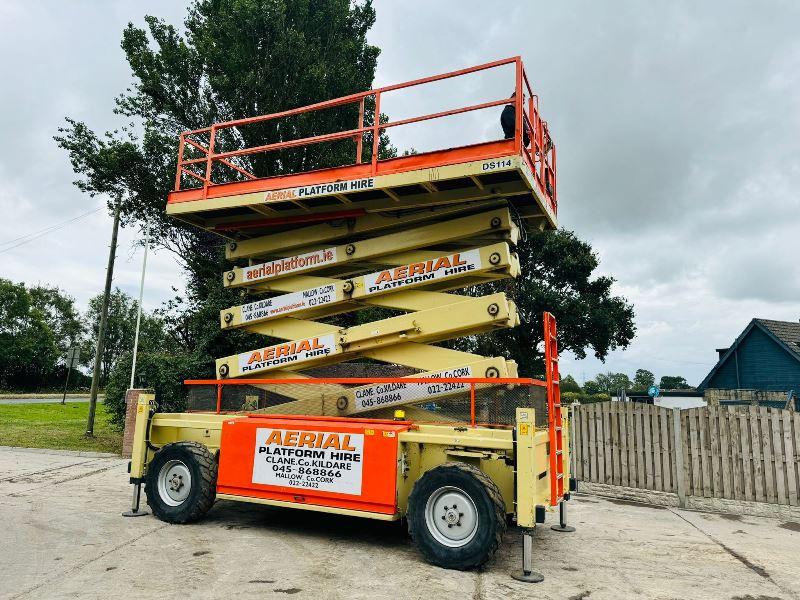 JLG 210-25 4WD SCISSOR LIFT *21 METER WORKING HEIGHT* C/W EXTENDABLE PLATFORM *VIDEO*