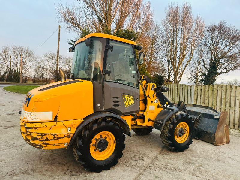 JCB 406 4WD LOADING SHOVEL *YEAR 2011, 4760 HOURS* C/W BUCKET