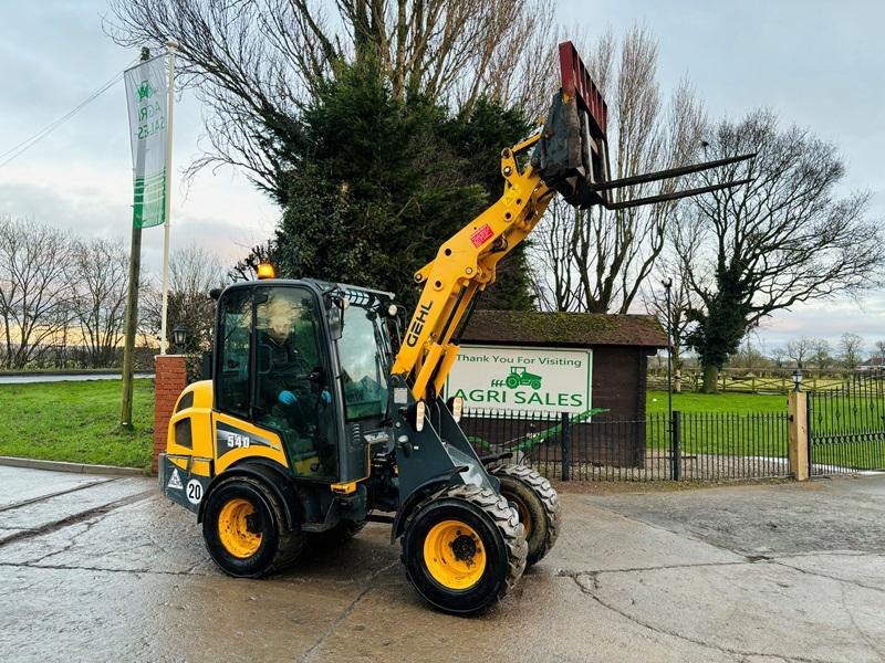 GEHL 540 4WD LOADING SHOVEL *YEAR 2015* C/W PALLET TINES 