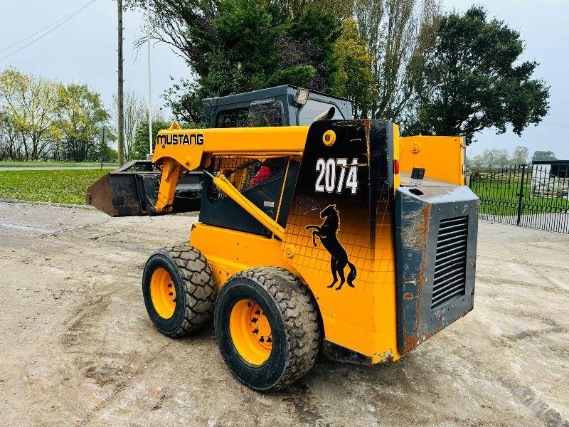 MUSTANG 2074 SKIDSTEER C/W BUCKET 