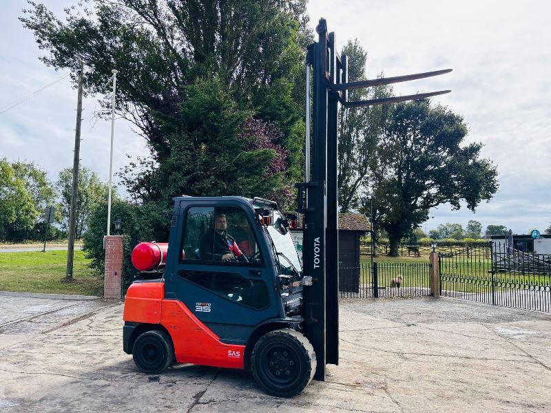 TOYOTA 02-8FGJF35 FORKLIFT *YEAR 2018* C/W FULLY GLAZED CABIN *VIDEO*