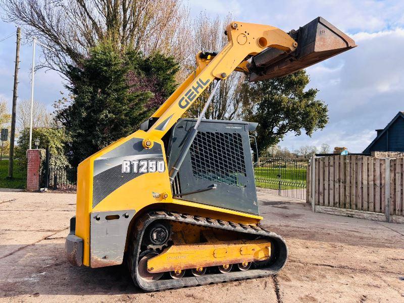 GEHL RT250 TRACKED SKIDSTEER *HIGH FLOW, ONLY 1895 HOURS, YEAR 2017* C/W BUCKET *VIDEO*