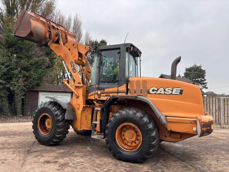 CASE 621D 4WD LOADING SHOVEL C/W BUCKET 