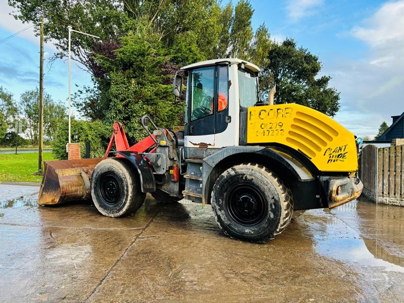 O & K L25 4WD LOADING SHOVEL C/W JOYSTICK CONTROL & BUCKET 