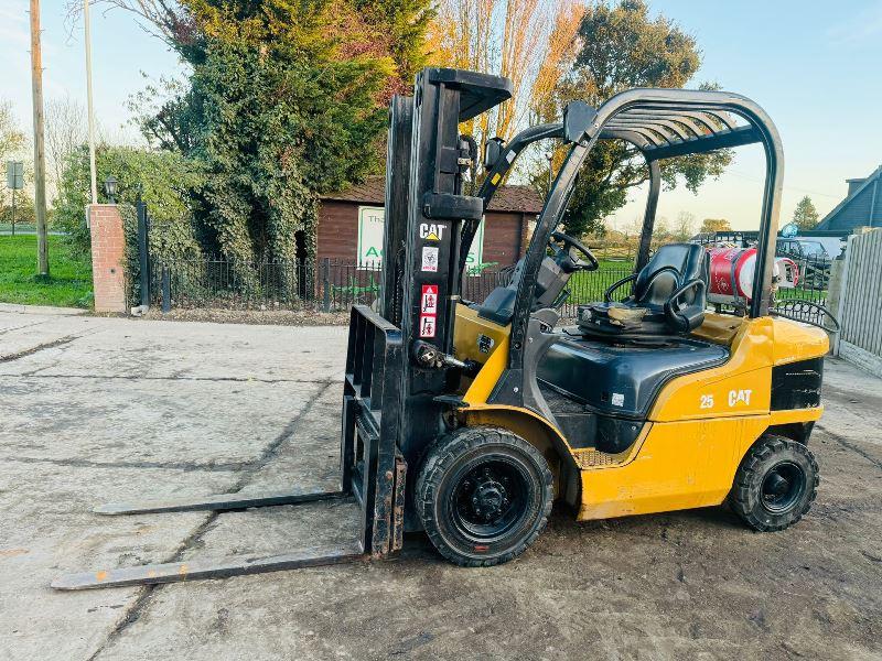 CATERPILLAR GP25N FORKLIFT *CONTAINER SPEC* C/W PALLET TINES *VIDEO*