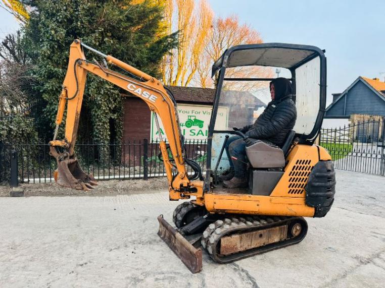 CASE TRACKED EXCAVATOR C/W RUBBER TRACKS & BLADE 