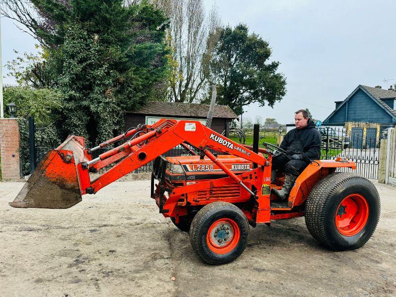 KUBOTA L2850 4WD TRACTOR C/W FRONT LOADER & BUCKET