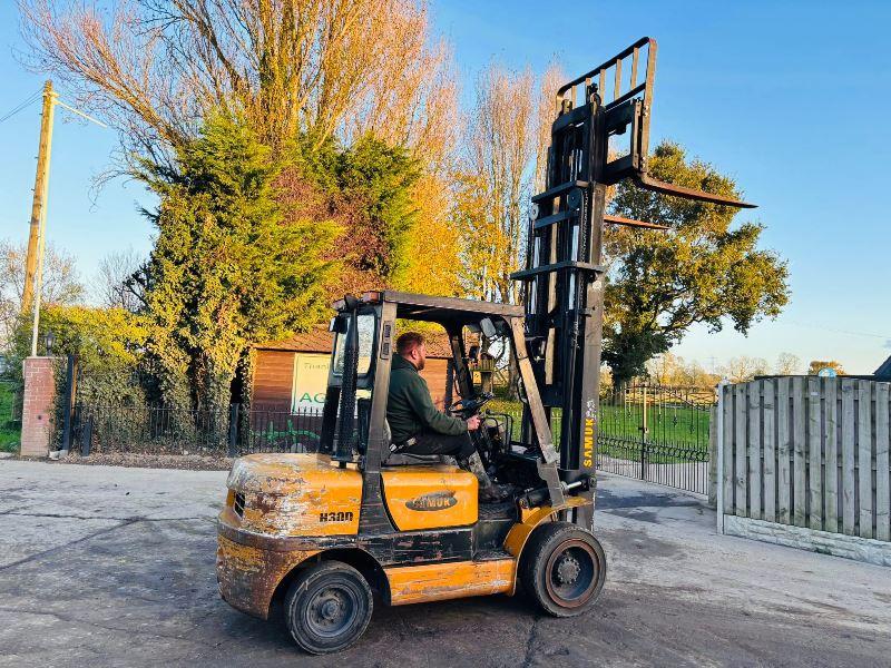 SAMUK H30D DIESEL FORKLIFT *CONTAINER SPEC* C/W PALLET TINES *VIDEO*