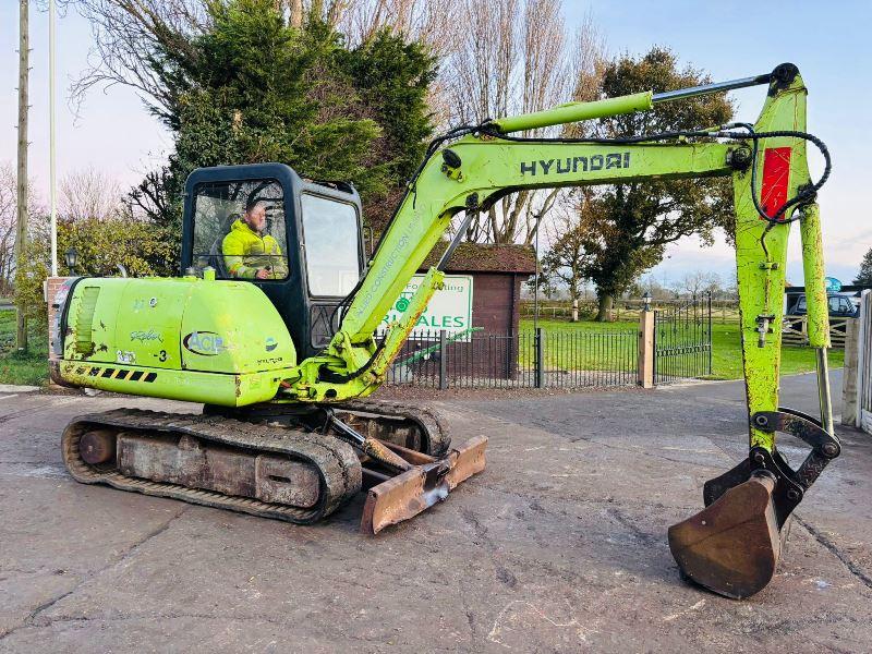 HYUNDAI ROBEX R55-3 TRACKED EXCAVATOR C/W BUCKET 