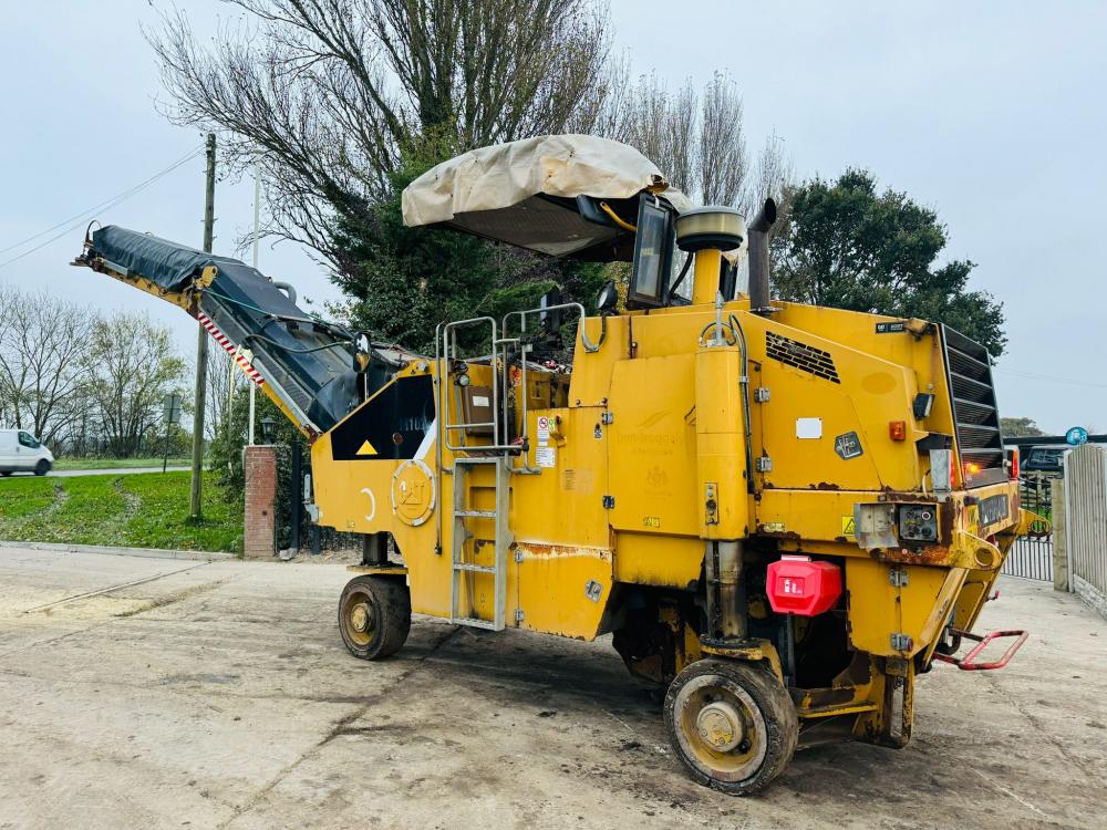 CATERPILLAR PM-105 ASHPELT PAVER C/W CONVAYOR BELT SYSTEM 