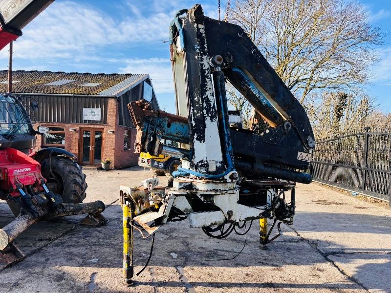 CORMACH 19000 CRANE C/W 3 X PUSHOUT'S & 2 X SUPPORT LEGS 