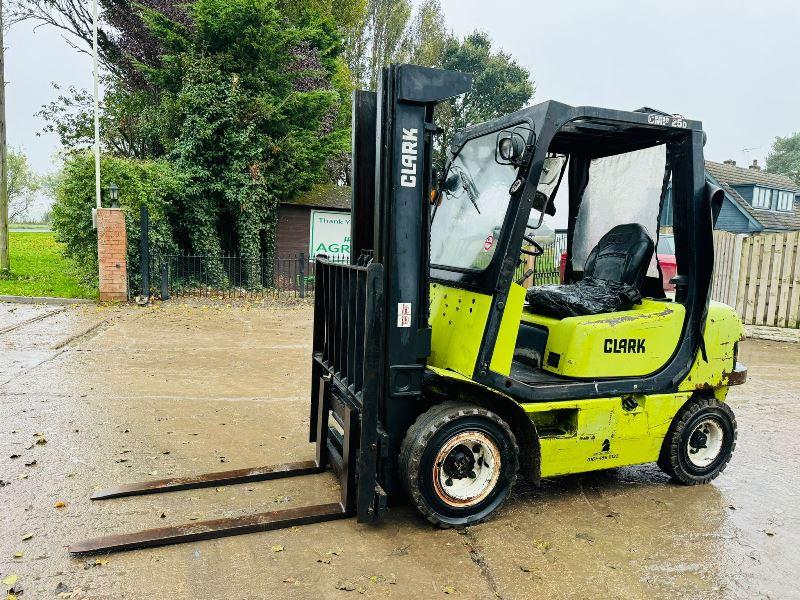 CLARK 30D DIRSEL FORKLIFT *CONTAINER SPEC* C/W SIDE SHIFT *VIDEO*