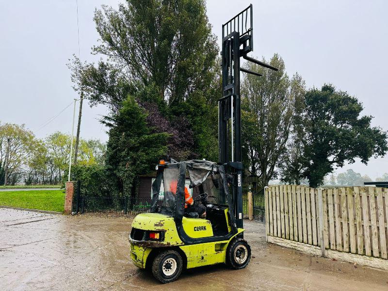 CLARK 30D DIRSEL FORKLIFT *CONTAINER SPEC* C/W SIDE SHIFT *VIDEO*