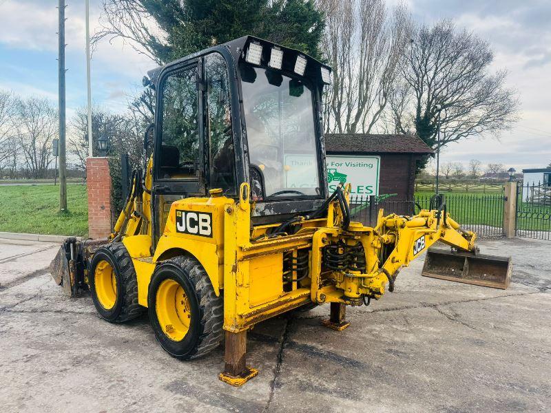 JCB 1CX 4WD BACKHOE DIGGER *2510 HOURS* C/W SELECTION OF BUCKETS & PALLET TINES 