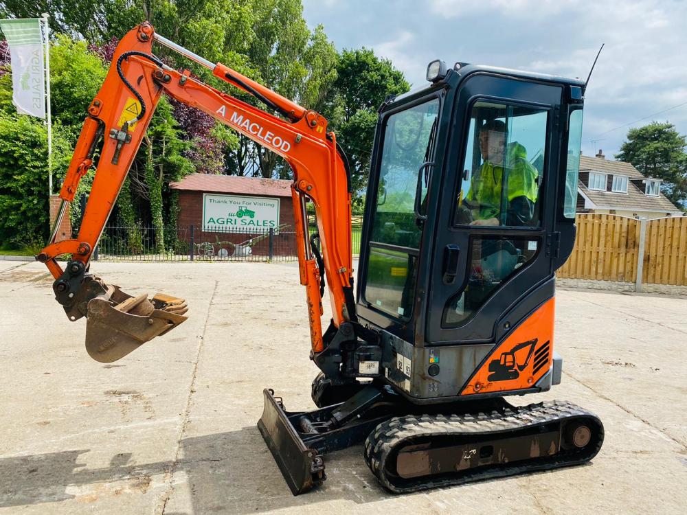 HITACHI ZX17 EXCAVATOR * YEAR 2009 , ONLY 2497 HOURS * C/W EXPANDING ...