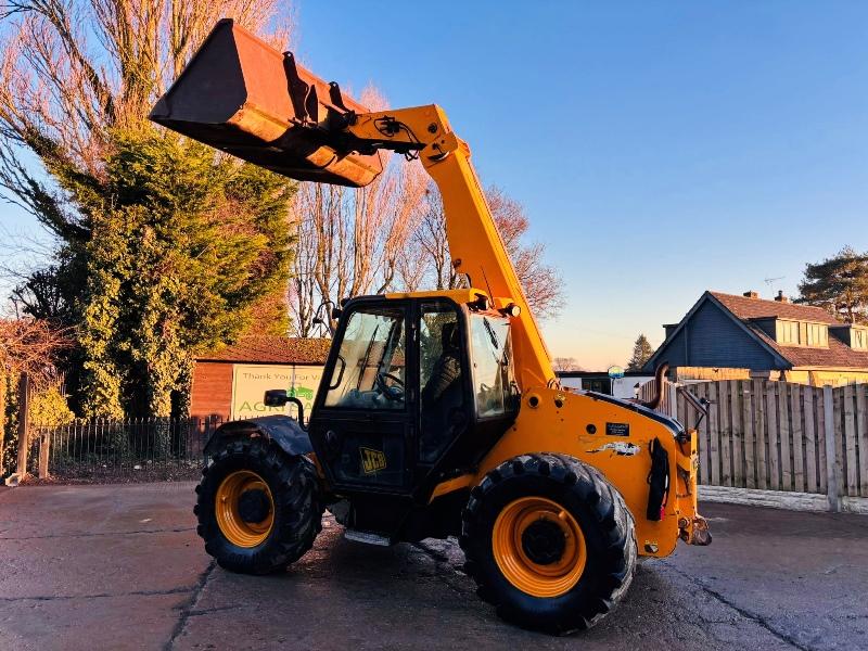 JCB 526-56 4WD TELEHANDLER *AG SPEC, YEAR 2009* C/W BUCKET  