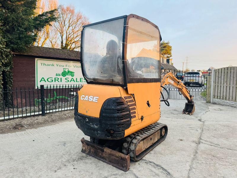 CASE TRACKED EXCAVATOR C/W RUBBER TRACKS & BLADE 