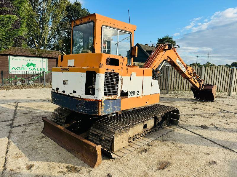 DAEWOO 028-2 TRACKED EXCAVATOR C/W BUCKET *VIDEO*