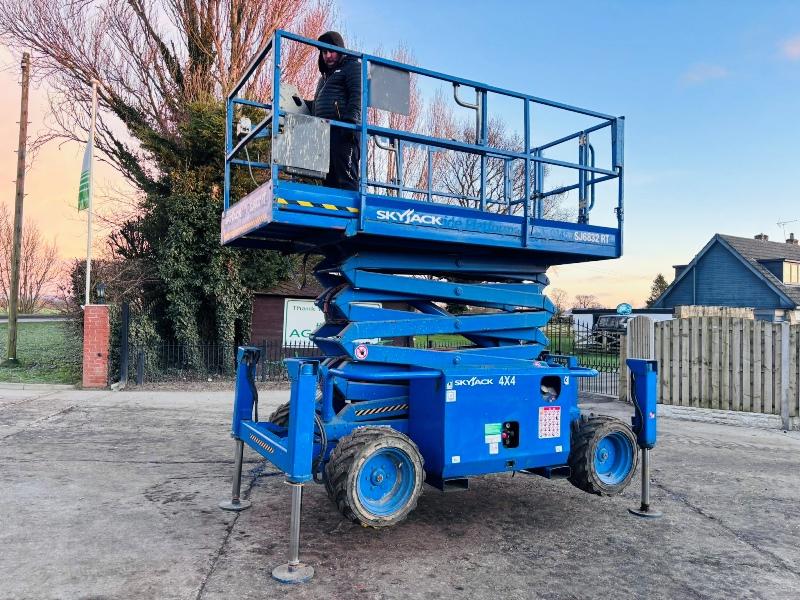 SKYJACK SJ 6832RT 4X4 SCISSOR LIFT *YEAR 2012, 1267 HOURS* C/W KUBOTA ENGINE 