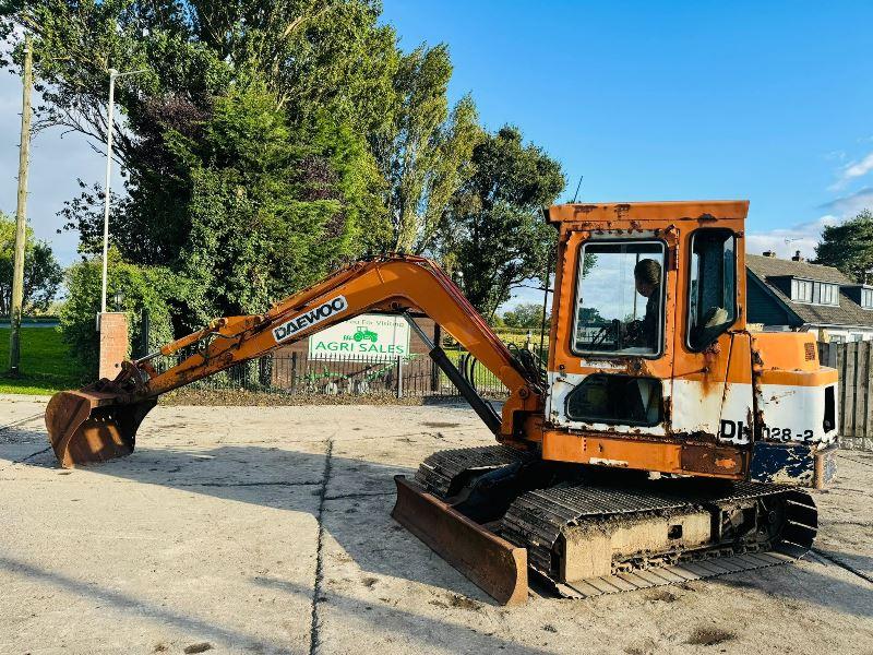 DAEWOO 028-2 TRACKED EXCAVATOR C/W BUCKET *VIDEO*