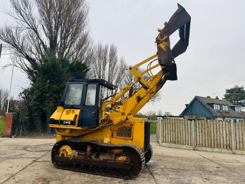 KOMATSU D41S TRACKED DROTT C/W THREE IN ONE BUCKET *VIDEO*