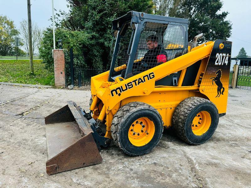 MUSTANG 2074 SKIDSTEER C/W BUCKET 