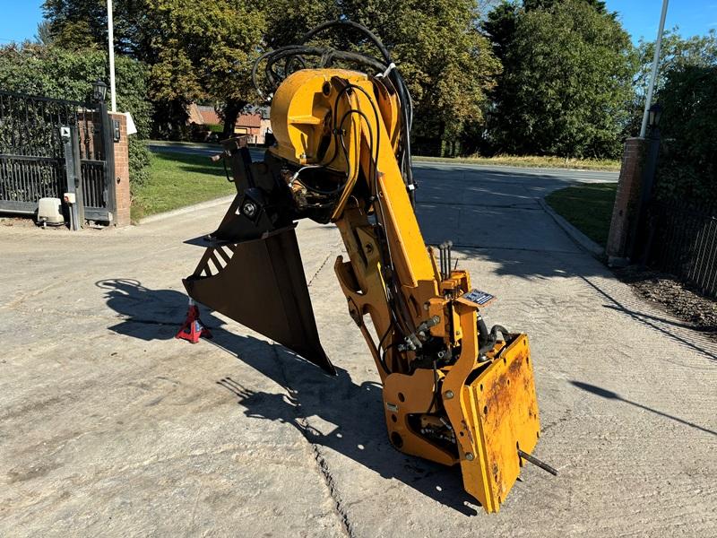 CASE VIBRATING PLOW *TO SUIT TRENCHER* C/W PIPE LAYING BLADE 