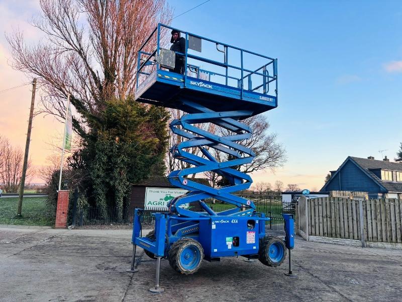 SKYJACK SJ 6832RT 4X4 SCISSOR LIFT *YEAR 2012, 1267 HOURS* C/W KUBOTA ENGINE 