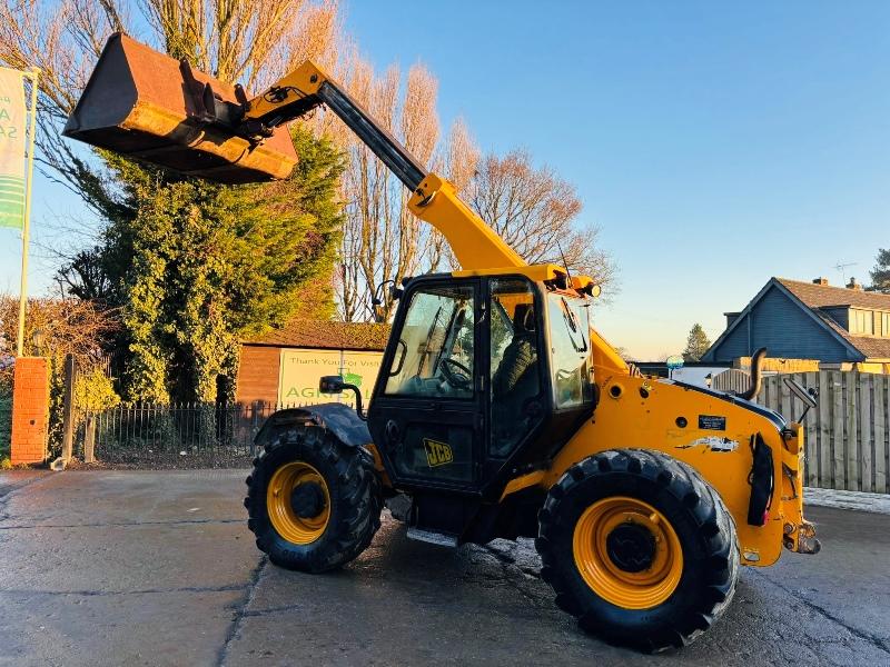 JCB 526-56 4WD TELEHANDLER *AG SPEC, YEAR 2009* C/W BUCKET  