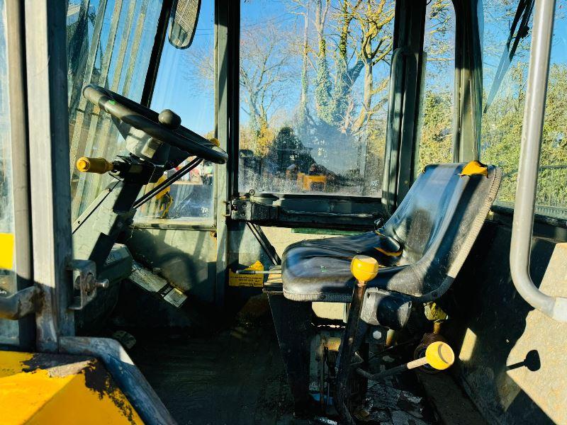 JCB 926 4WD ROUGH TERRIAN FORKLIFT C/W C/W THREE STAGE MAST 