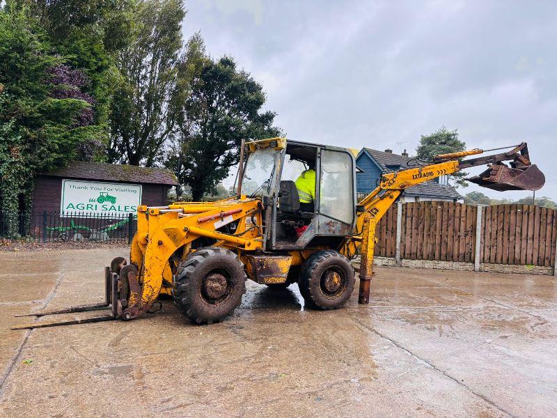 JCB 2CX 4WD BACKHOE DIGGER C/W PALLET TINES * NO DRIVE * VIDEO *