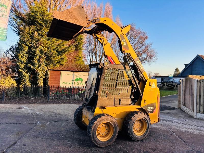 CATERPILLAR 226B3 HIGH FLOW SKIDSTEER *YEAR 2013, 784 HOURS* C/W BUCKET 