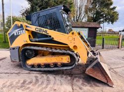 GEHL RT250 TRACKED SKIDSTEER *HIGH FLOW, ONLY 1895 HOURS, YEAR 2017* C/W BUCKET *VIDEO*