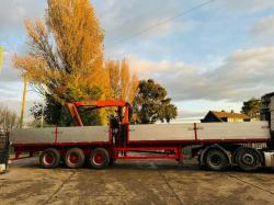 TRI-AXLE FLAT BED TRAILER C/W PALFINGER 15001L CRANE *VIDEO*